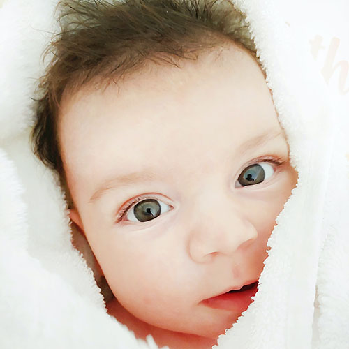 نوزاد خوشگل چشم رنگی