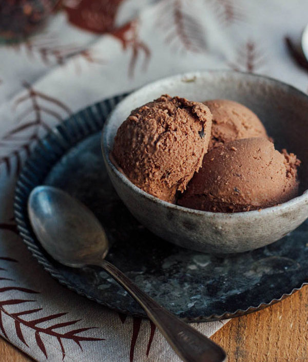 طرز تهیه بستنی کاکائویی بدون بستنی ساز با یک روش ساده اما خوشمزه!