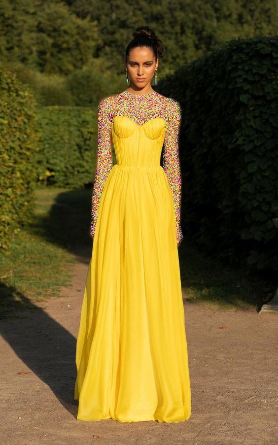 مدل لباس مجلسی زرد دکلته حریر بلند