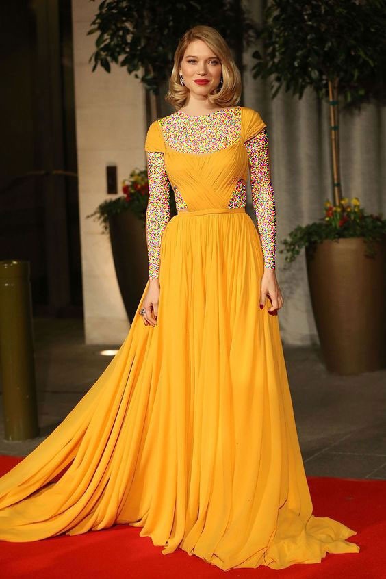 مدل لباس مجلسی زرد بلند دنباله دار یقه دلبری