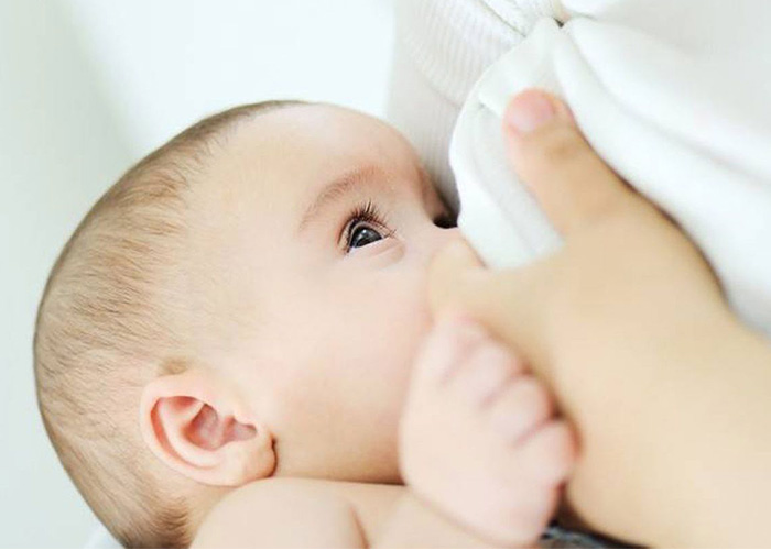علت زیاد شیر خوردن نوزاد چیست