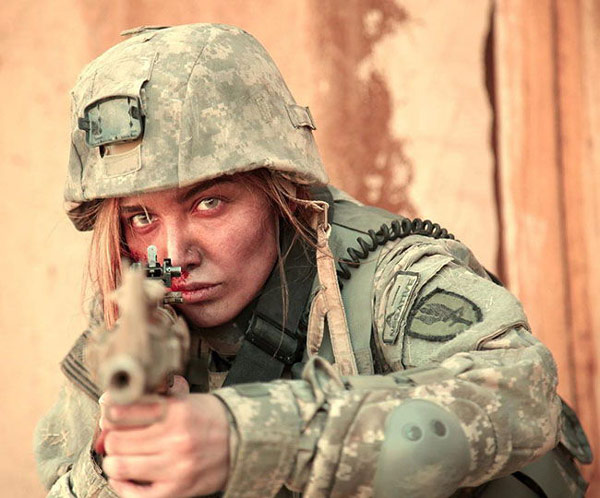 بازیگری نگین پارسا در نقش سرباز آمریکایی