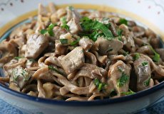 طرز تهیه پاستا با سس قارچ و خامه خانگی