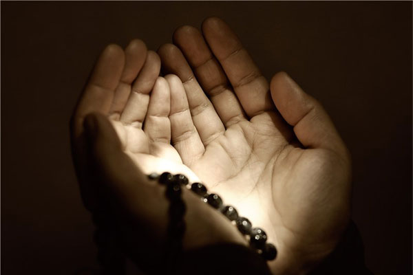 نماز شب چگونه خوانده می‌شود و چه برکات و فضایلی دارد؟