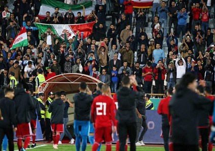 چه کسانی فوتبال ایران را به سمت تعلیق می‌برند؟