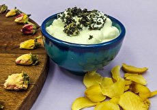 طرز تهیه ماست و موسیر خانگی، با موسیر تازه و خشک