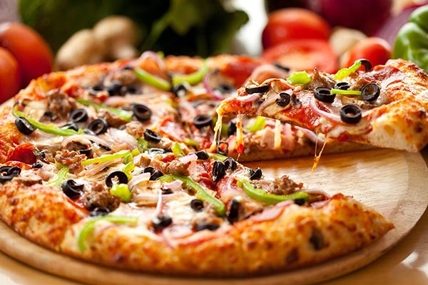 پیتزا از غذاهای مضر برای سلامتی