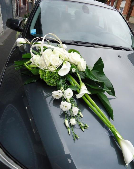 مدل ماشین عروس با تزیین گل رز و شیپوری