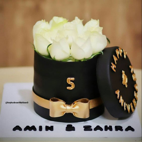 کیک سالگرد ازدواج به شکل باکس گل