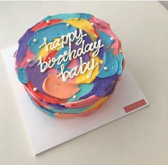 کیک تولد خلاقانه خامه ای