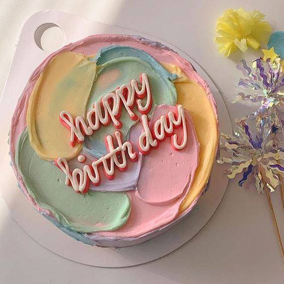 کیک تولد خلاقانه خامه ای مدرن