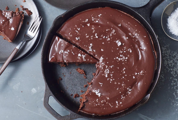 طرز تهیه کیک شکلاتی بدون فر