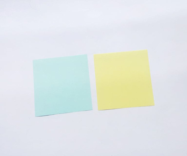 برش مربعی کاغذ رنگی برای ساخت فرفره