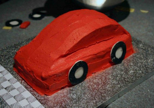 مدل کیک تولد پسرانه ماشین قرمز ساده