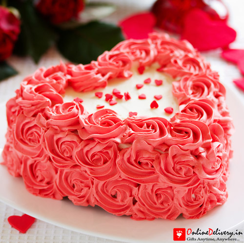 مدل کیک تولد دونفره عاشقانه با تزیین خامه