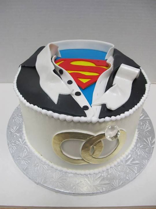 مدل کیک تولد مردانه عاشقانه تم سوپرمن