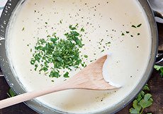 طرز تهیه سس آلفردو با شیر؛ سبک و خوشمزه