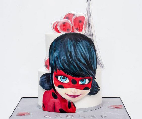 کیک تولد دختر کفشدوزکی نقاشی شده