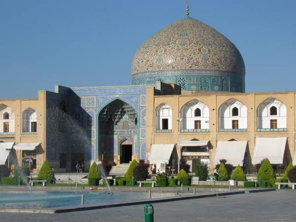تحقیق در مورد شباهت ها و تفاوت های آثار معماری ایران قبل و بعد از اسلام