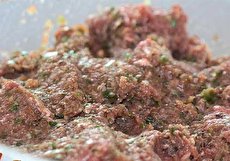 مزه دار کردن گوشت گوساله برای کباب