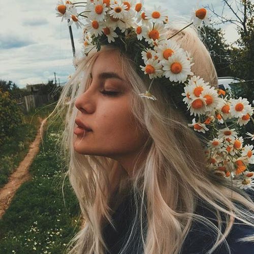 عکس دختر زیبا با تاج گل