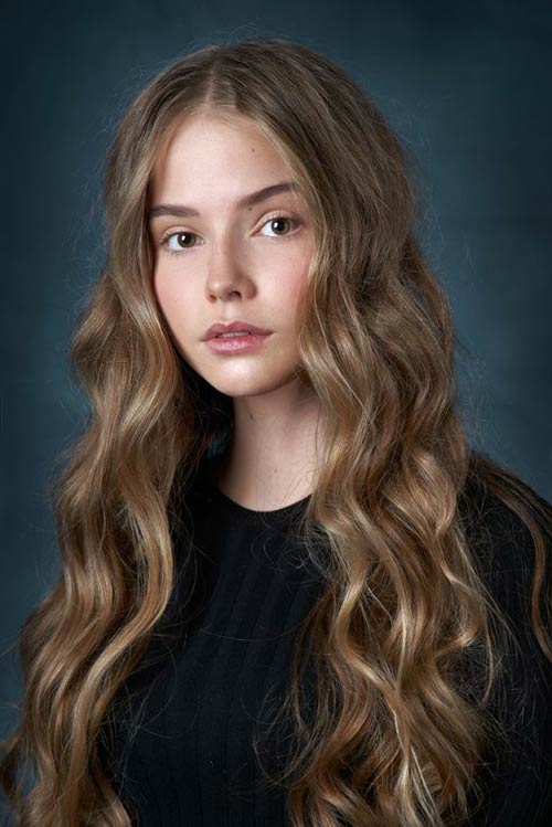 عکس دختر مو طلایی و چشم آبی