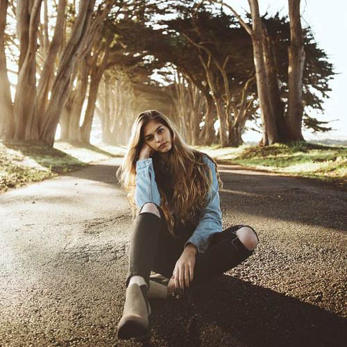 عکس دختر مو طلایی و چشم آبی