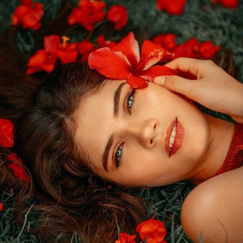 عکس دختر مو طلایی و چشم آبی