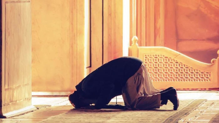 چه فرقی بین آداب نماز و احکام واجب نماز وجود دارد؟