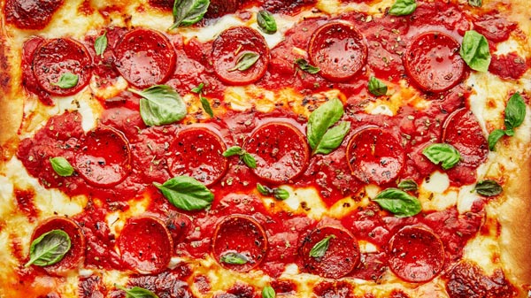 طرز تهیه پیتزا پپرونی اصل آمریکایی