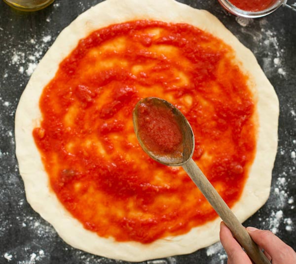 سس مخصوص پیتزا پپرونی