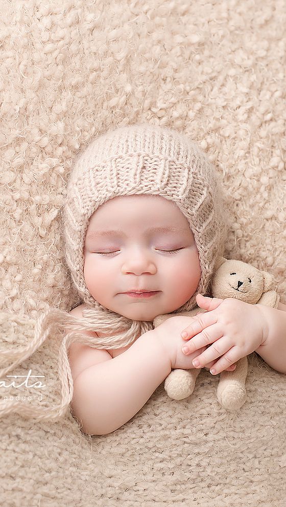 ژست عکس نوزاد خواب با عروسک
