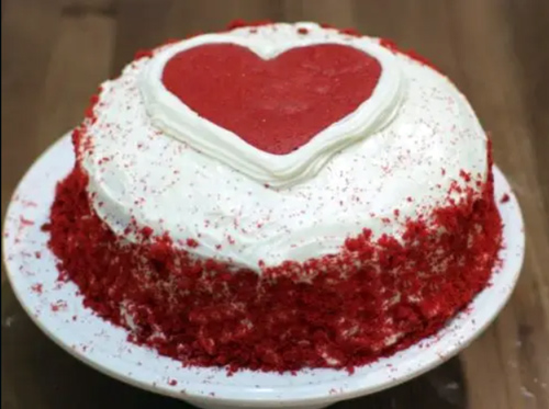 کیک تولد دخترانه عاشقانه قرمز قلبی