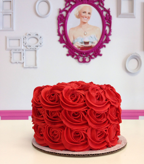کیک تولد قرمز دخترانه به شکل گل