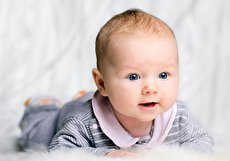نوزاد از چندماهگی گردن می گیرد؟