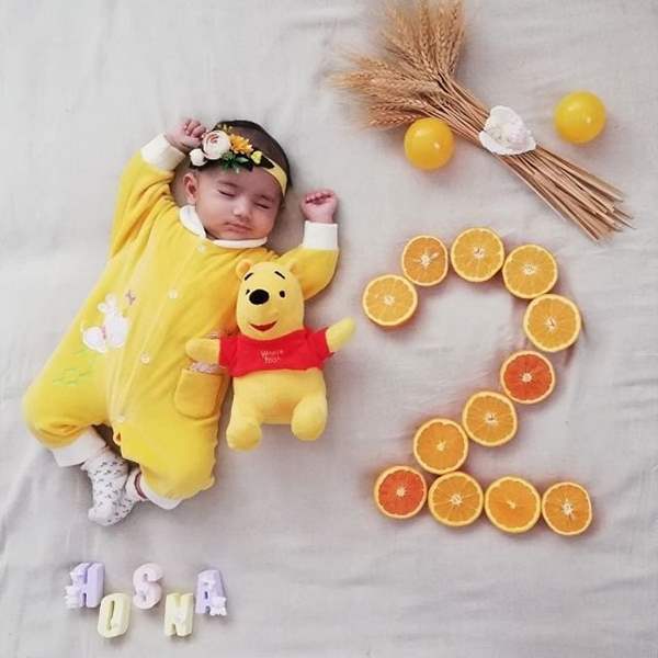 عکس دو ماهگی نوزاد با میوه
