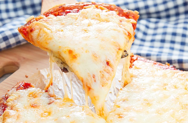 مصرف پنیر پیتزا در بارداری چه خطراتی دارد؟