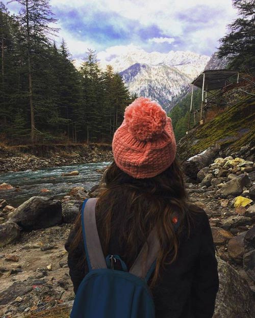 عکس دختر از پشت سر با کلاه برای پروفایل