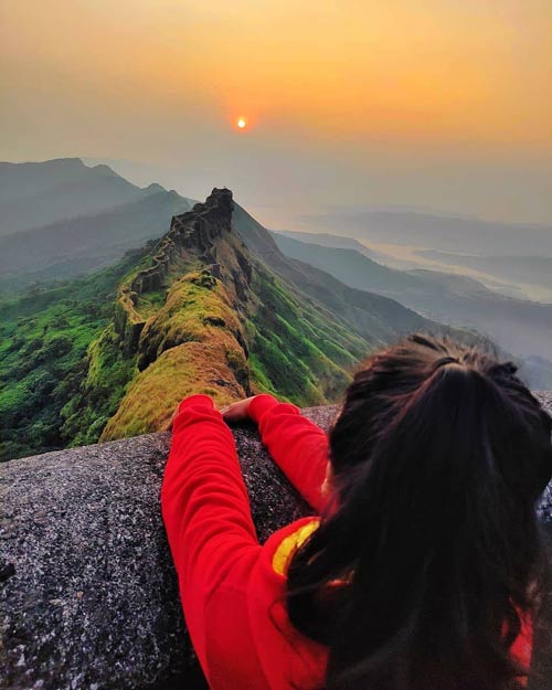 عکس دختر از پشت سر با کلاه برای پروفایل