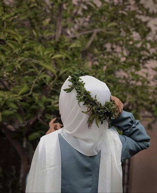 عکس دختر از پشت سر با کلاه برای پروفایل