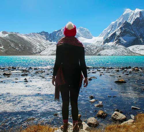 عکس دختر از پشت سر با کلاه برای پروفایل