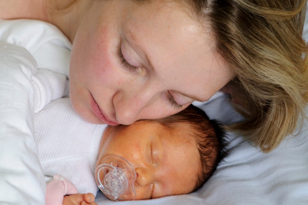توقف شیردهی برای درمان زردی نوزاد در خانه
