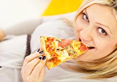 مصرف پنیر پیتزا در بارداری چه خطراتی دارد؟