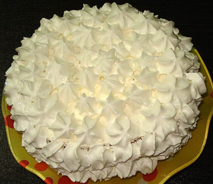 کیک شکوفه ای با روکش گاناش سفید