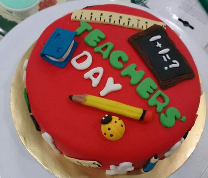 کیک روز معلم با تم ریاضی