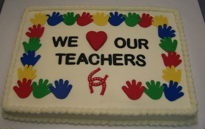 کیک روز معلم با یک پیام محبت آمیز